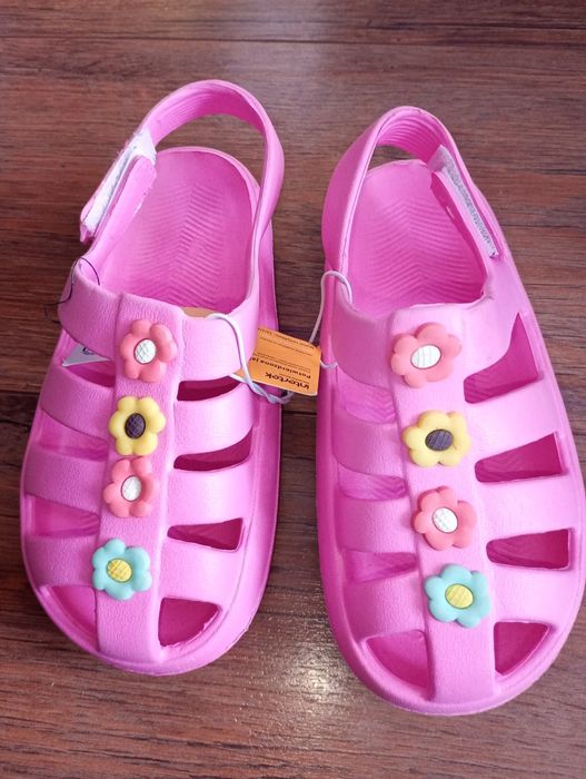 Nowe piankowe sandały dziewczęce rozmiar 28