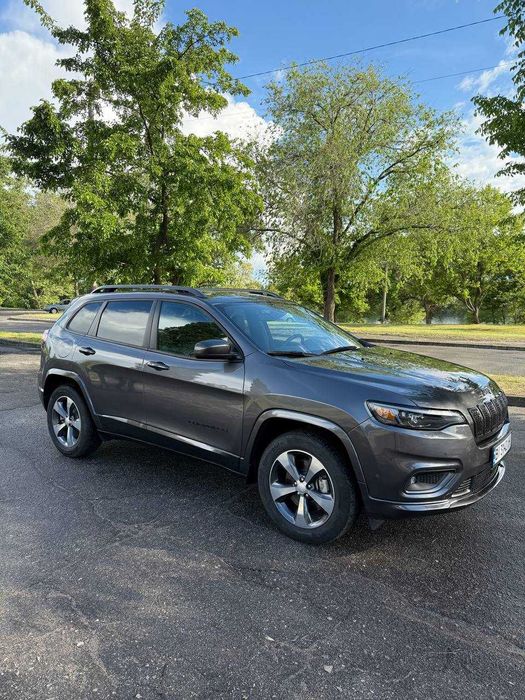 Jeep Cherokee Limited 2019 року в обвісі Overland з повним приводом