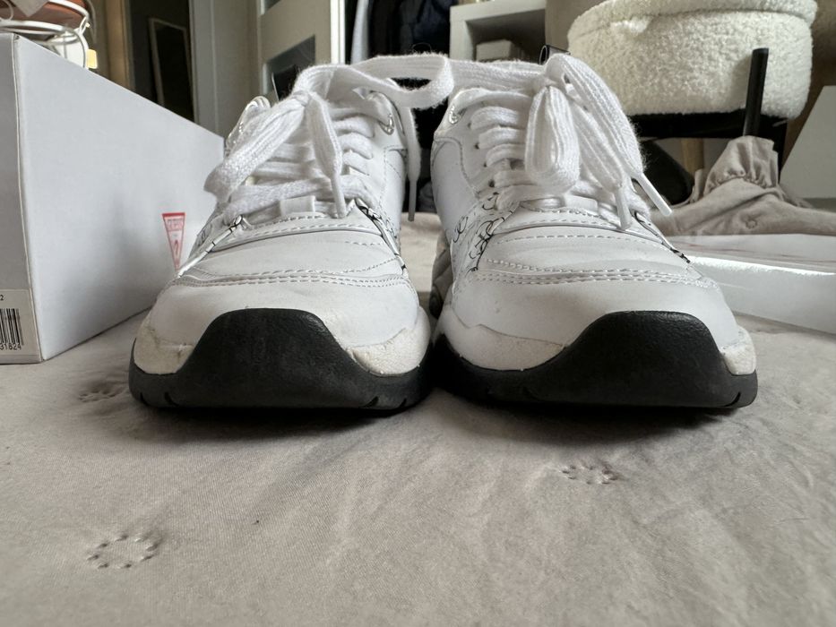 Białe buty guess rozmiar 36