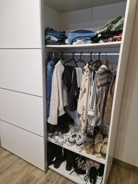 Vendo Armário Branco    altura : 2m   largura 1.80m