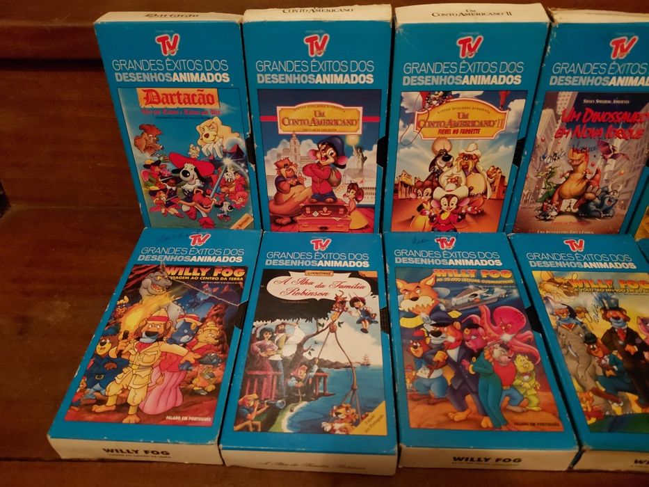 Conjunto de cassetes antigas em bom estado. A funcionar