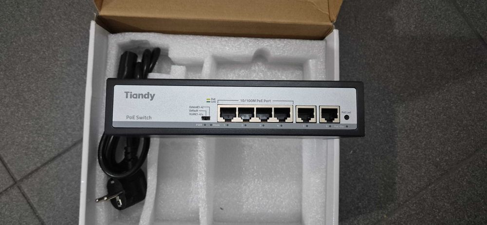 4-portowy switch PoE Tiandy TC-P3S06 SPEC:F/0420/AT/55.