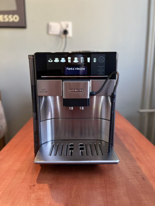 Ekspres Siemens EQ6 s700, stan bardzo dobry
