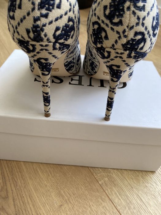 Szpilki Guess r 38