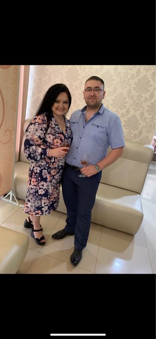 Сукня з V-образним вирізом