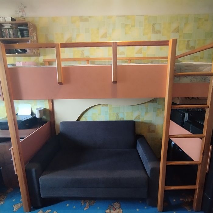 Другий поверх ліжка з матрацом