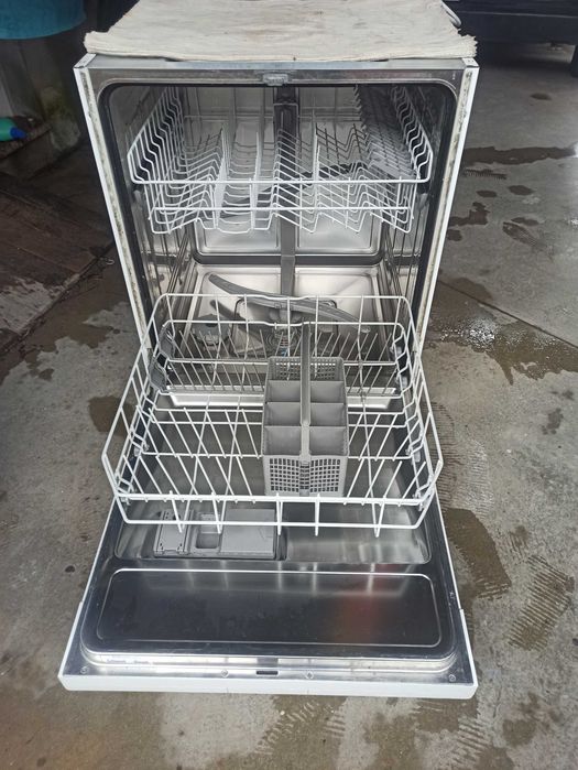 Máquina de lavar louça usada SIEMENS.