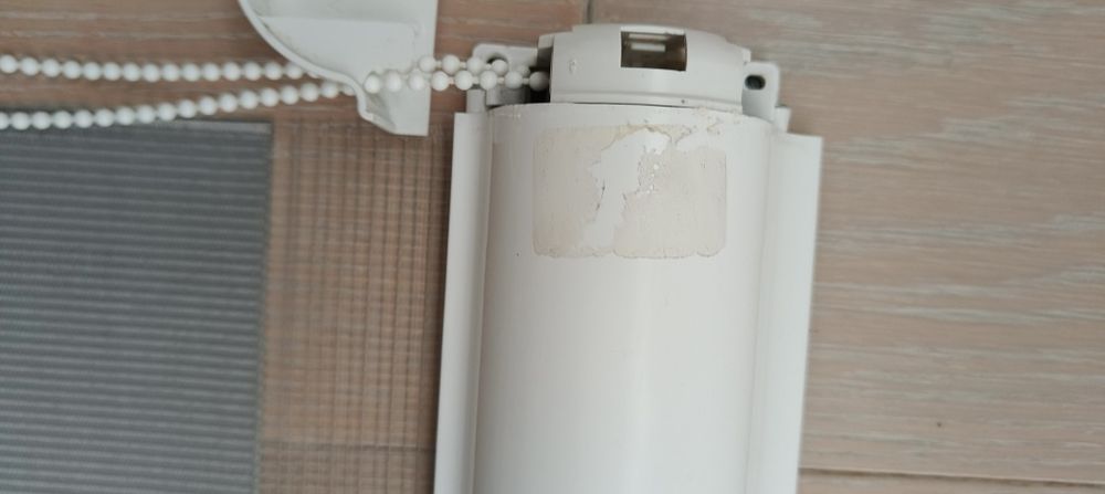 Roletka wewnętrzna dzień/noc + listwy boczne.