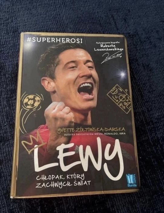 Podpis Roberta Lewandowskiego/ książka