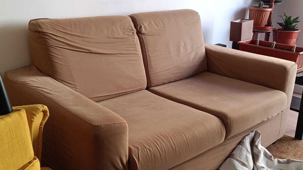 Dois sofás de conjunto