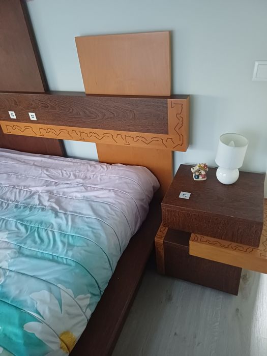 Vendo cama de casal em madeira com muita arrumação