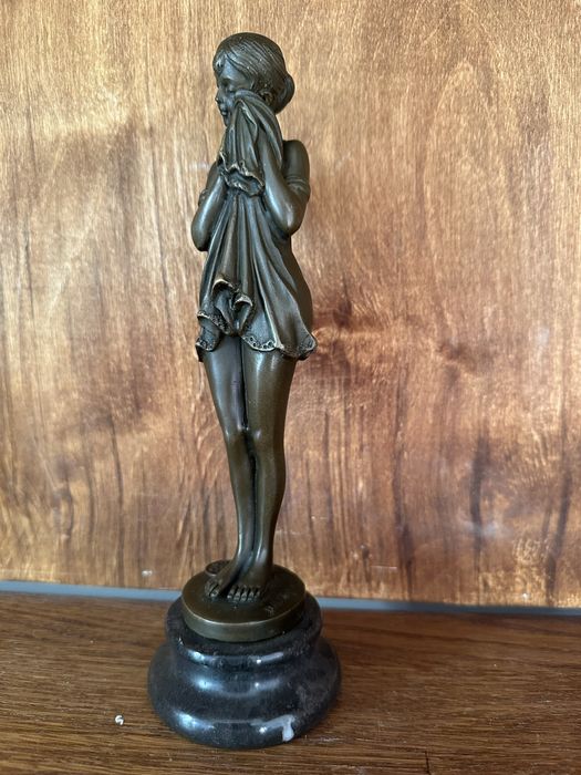 Дівчинка, що плаче … Бронза . D.H.Chiparus Скульптура відомого майстра