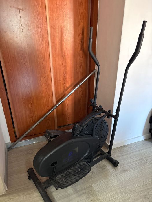Elíptico ou elíptica é uma máquina de exercícios usada para simular caminhadas, corridas