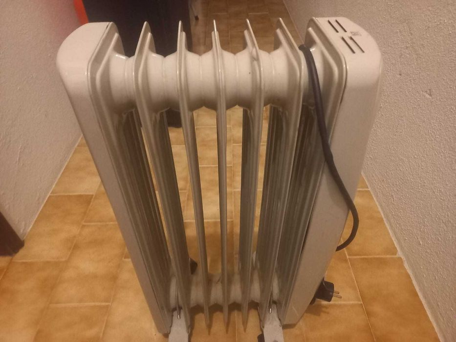 Aquecedor a óleo branco