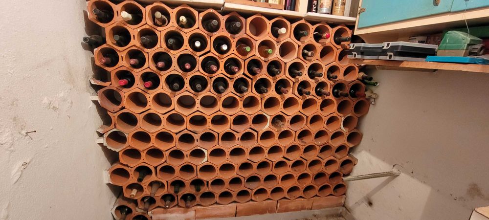 Garrafeira em tijolo