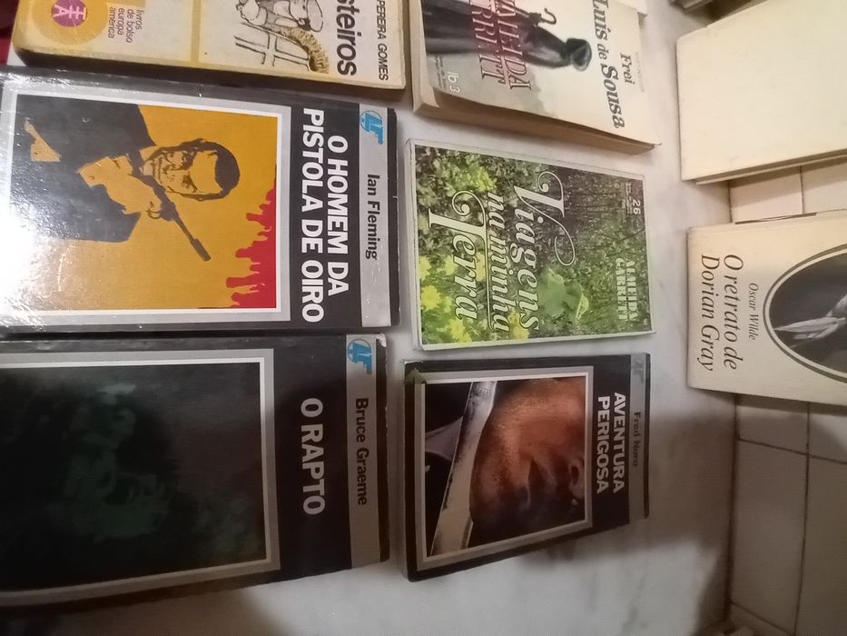 Conjunto de 12 Livros Diversos