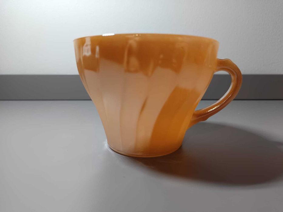 Chávena Fire-King “Swirl Peach Lustre” – Vintage Americano dos Anos 50