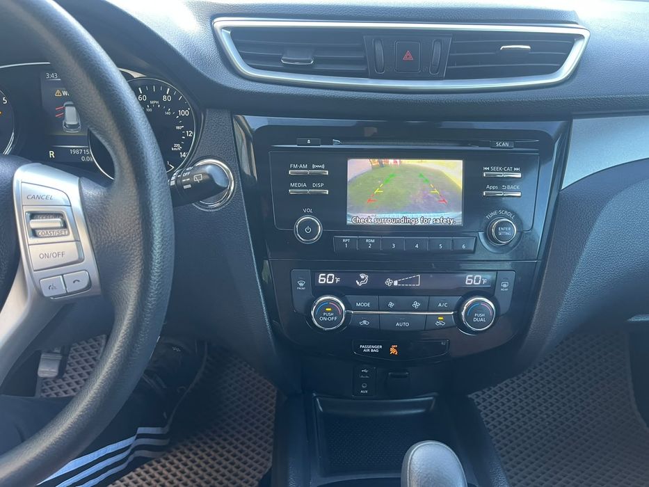 Автомобіль "Nissan Rogue"