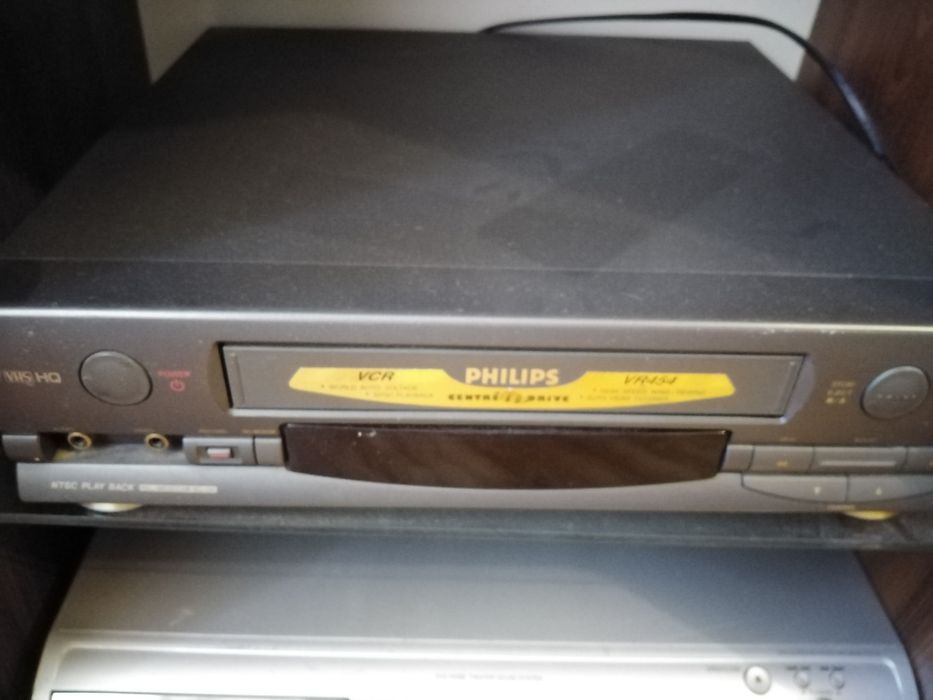 Видеомагнитофон  Philips