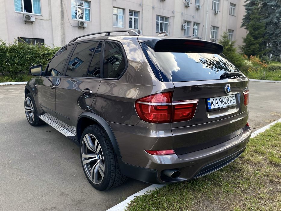 Автомобіль BMW X5 e70