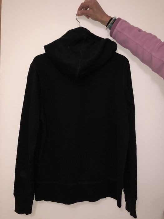 Sweat preta com capuz