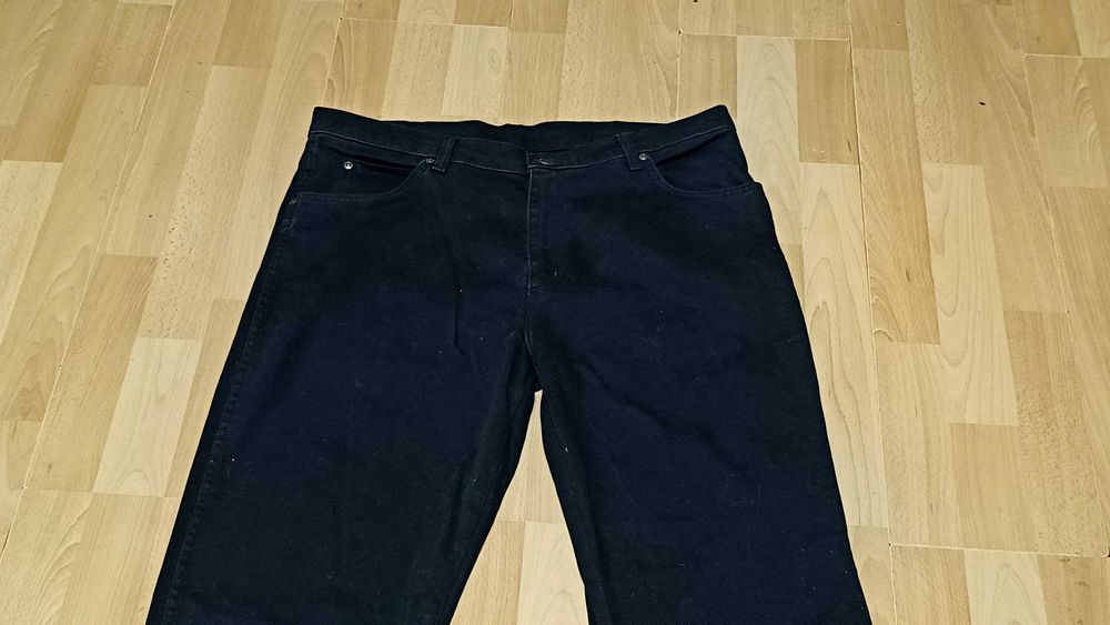 Męskie spodnie jeansowe WRANGLER r.XL stan bardzo dobry