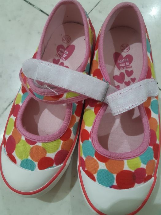 Vendo par novo de sapatos de menina