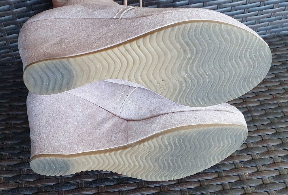 Pudrowe botki na koturnie sneakersy Graceland 38