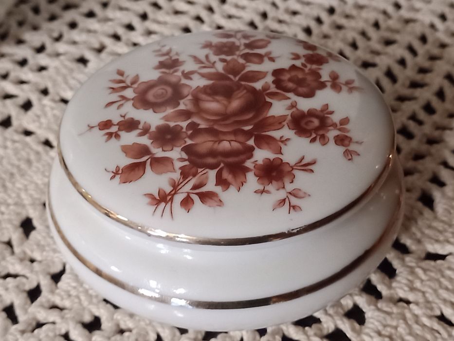 Artibus Porcelain Ring Box