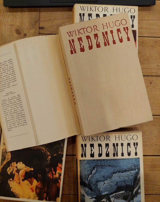 Powieść Wiktora Hugo Nędznicy  wydanie z 1966