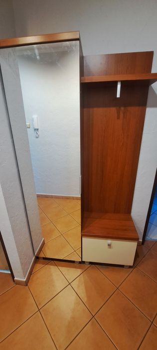 Szafa do przedpokoju z lustrem