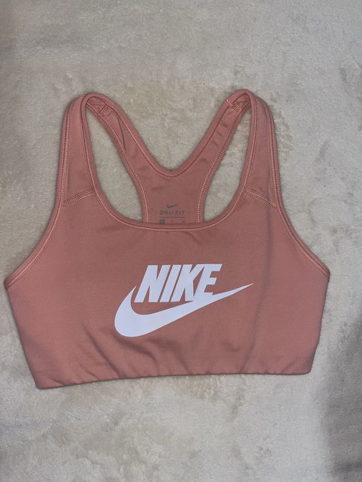 Спортивний топ Nike