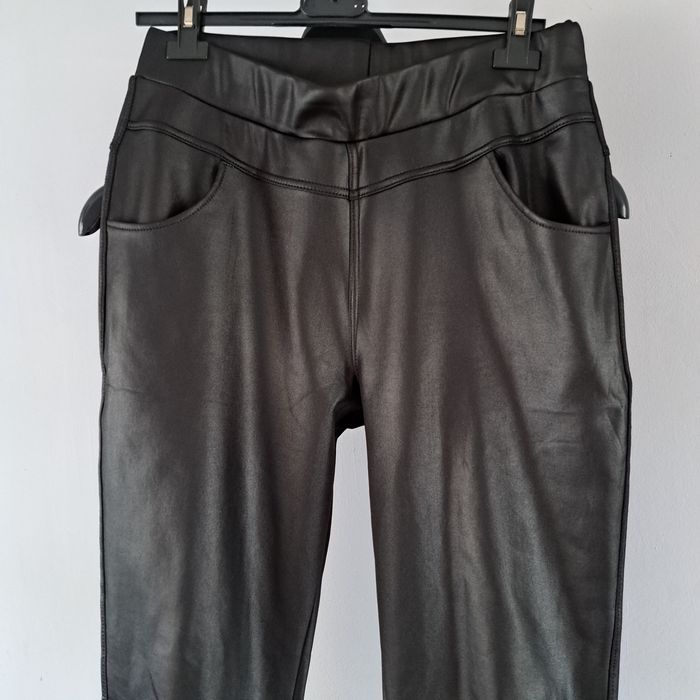 Super spodnie lekko nablyszczane