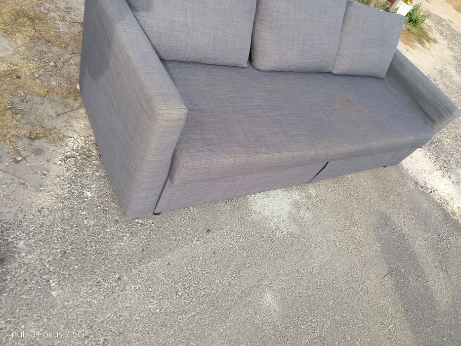 Sofá cama cinza  .