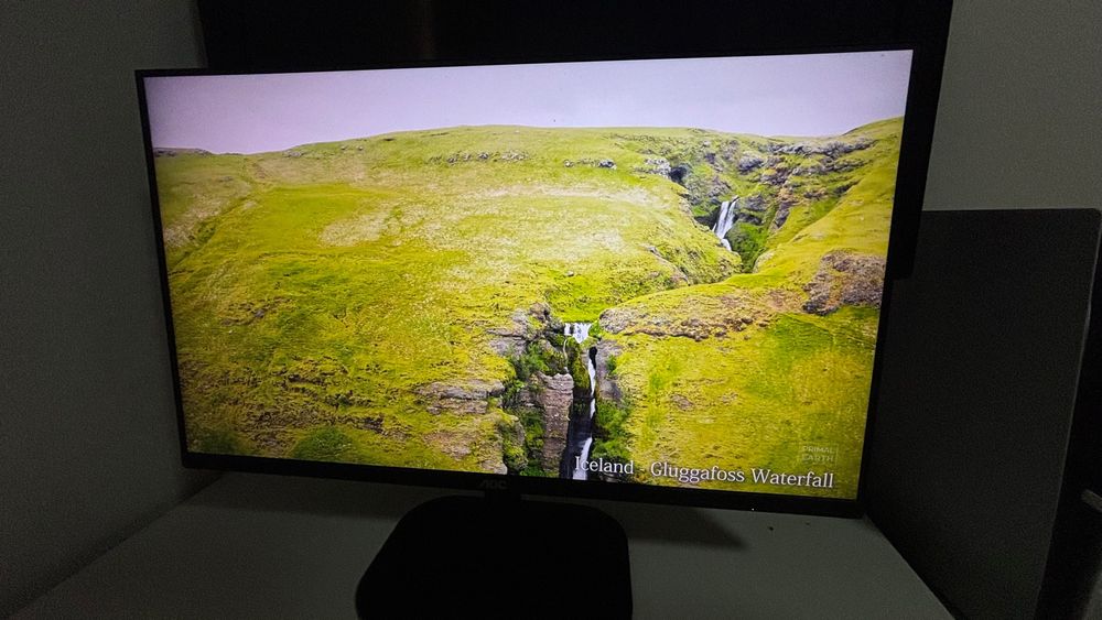 monitor preto com suporte praticamente novo com menos de 1 mês de uso