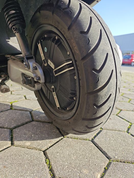 Mota Scooter Elétrica NiU N1S C/Nova