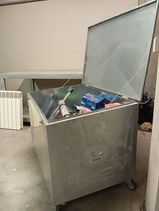 Baú em metal galvanizado 119x75x80