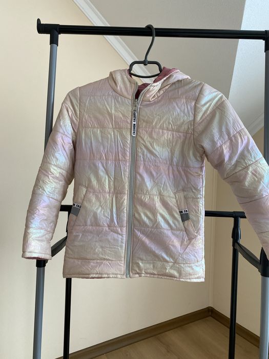 Куртка весна,тепла осінь двохстороння.