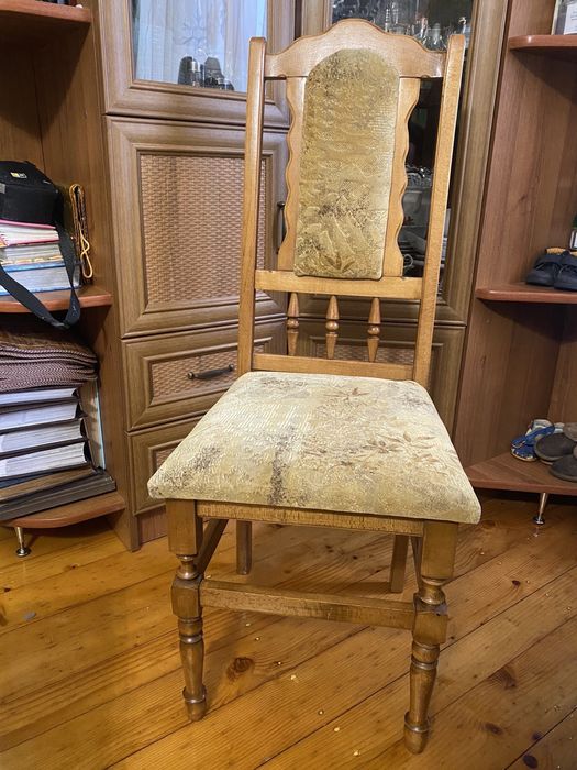 Стільці з дерева стулья