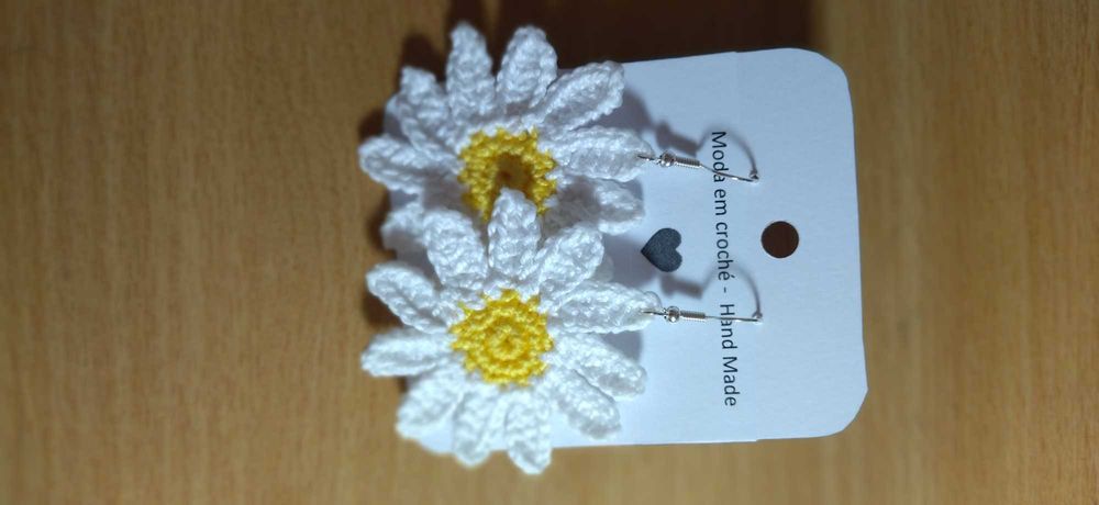 Brincos de Margaridas em croché