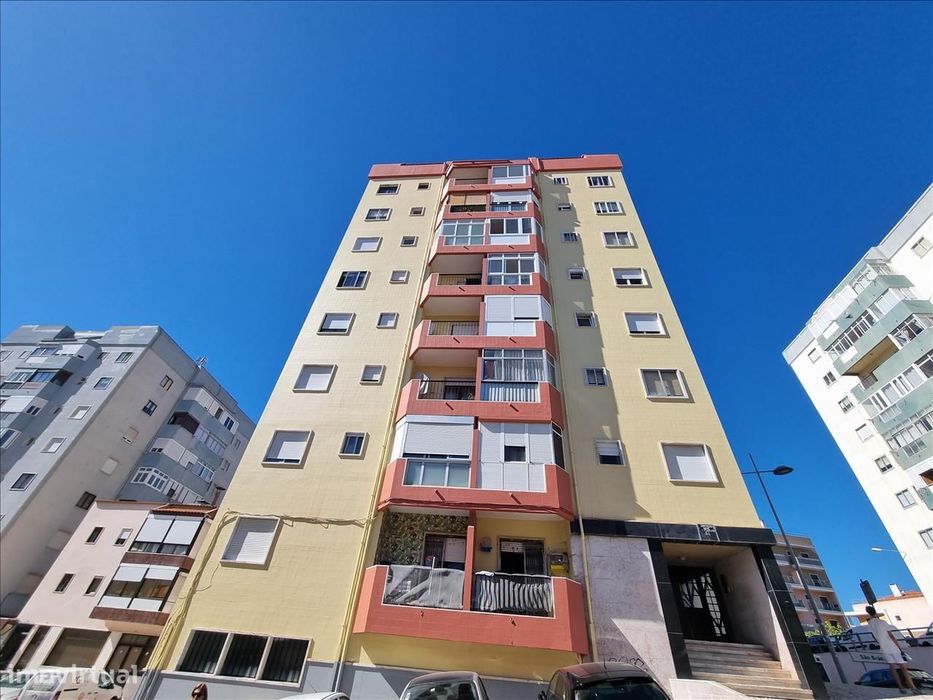 Apartamento T4 familiar, em Mina, Amadora
