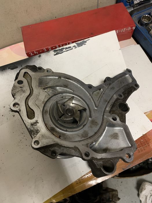 Насос водный (помпа) mercedes w204 c300