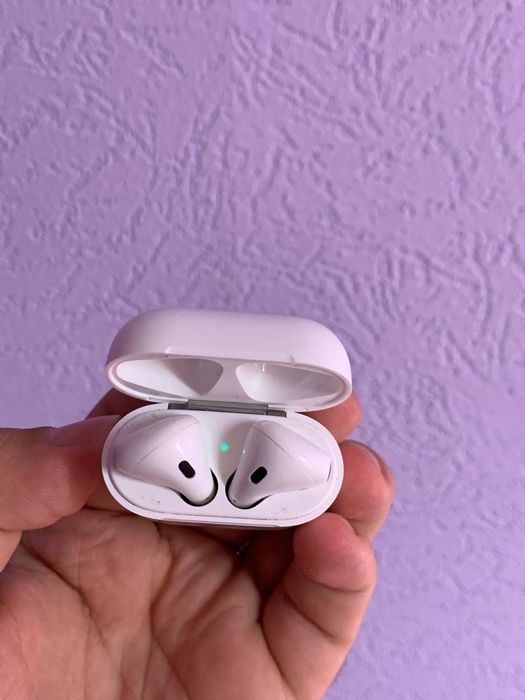 Airpods в гарному стані