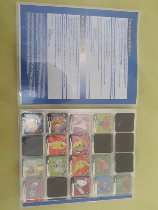 Caderneta com 118 Staks Pokémon