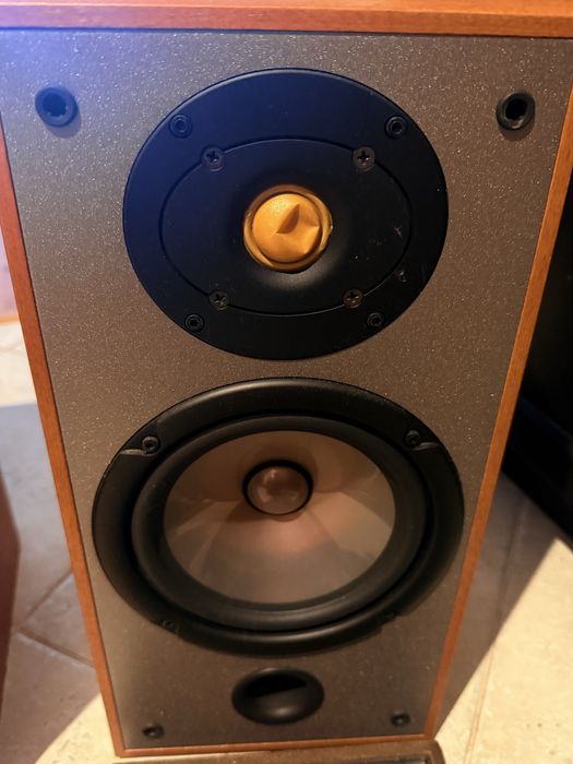 Kolumny Yamaha  NS100 sprawne bez jednej blaszki (na zdjeciu)