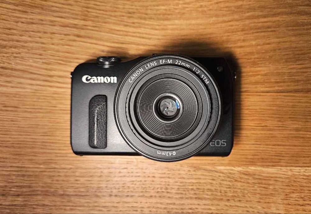 Aparat Canon EOS M