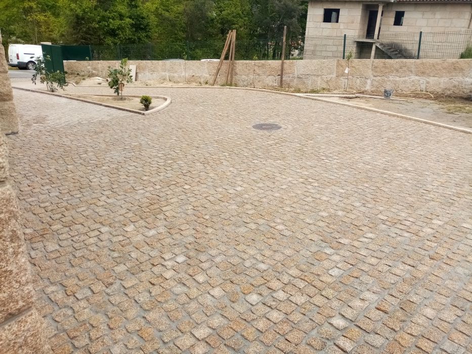 Faço serviço de calceteiro