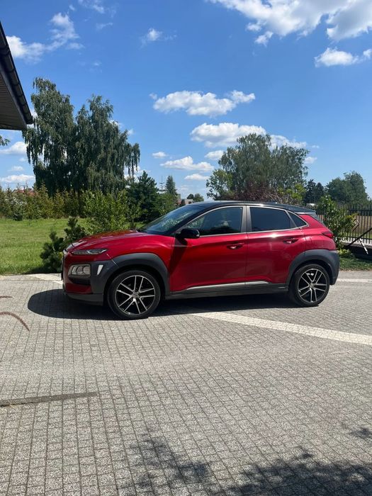 Hyundai Kona o dynamicznym i oszczędnym silniku, stan bardzo dobry,