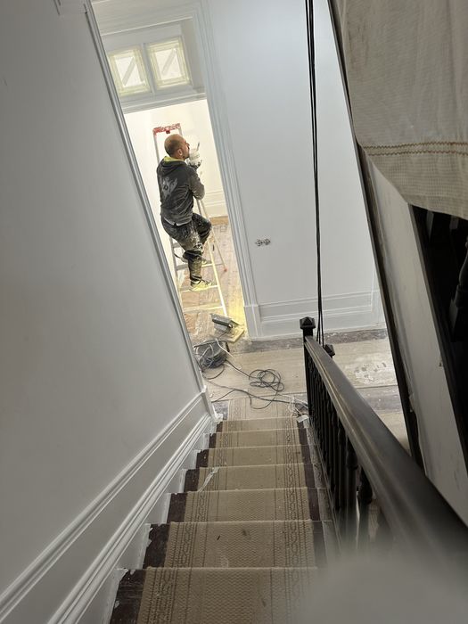 Faco trabalhos de trolha e pintura