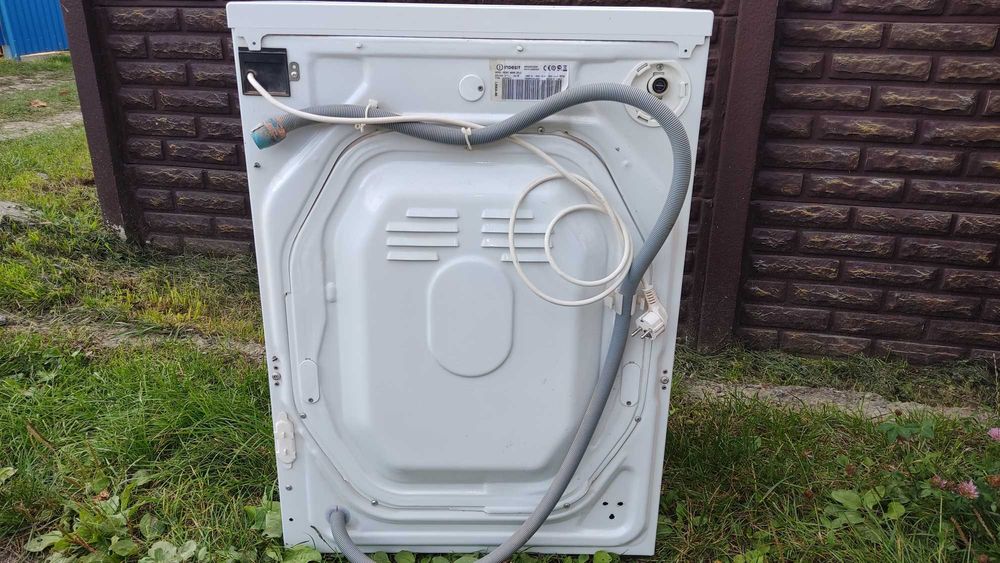 Стиральная машинка Indesit IWSC 4085 на запчасти